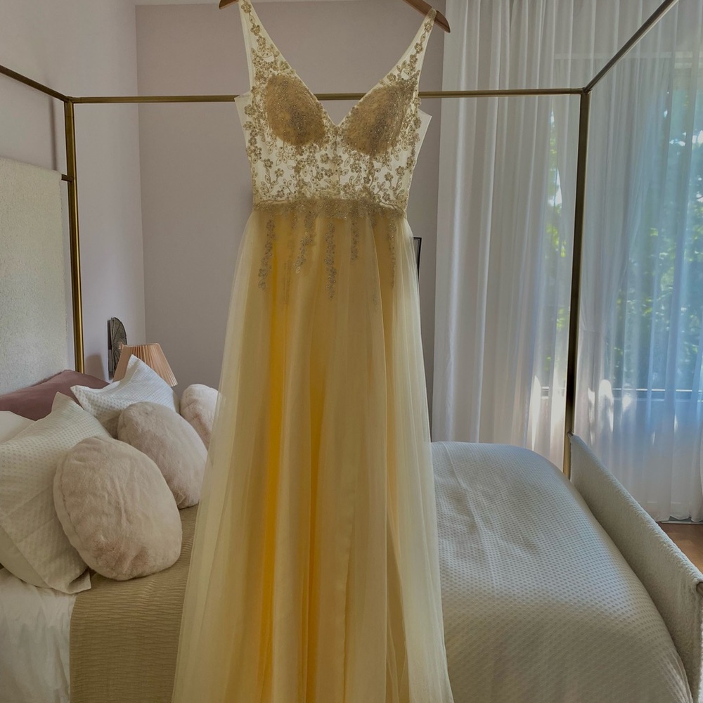 Brand new yellow gown